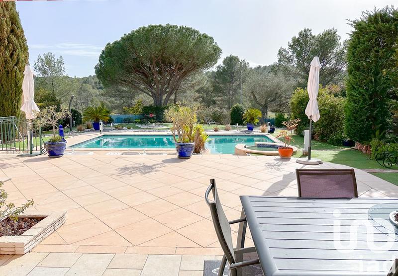 Maison - 205 m² - 6 pièces