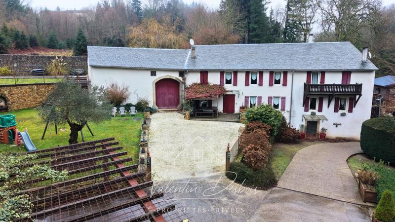 Propriété - 490 m² - 10 pièces