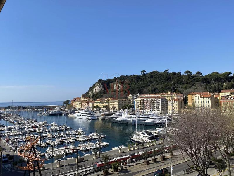 Appartement - 90 m² - 3 pièces