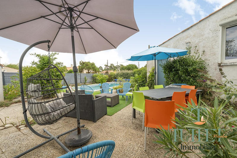 Maison - 220 m² - 9 pièces