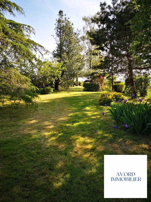 Maison - 285 m² - 9 pièces