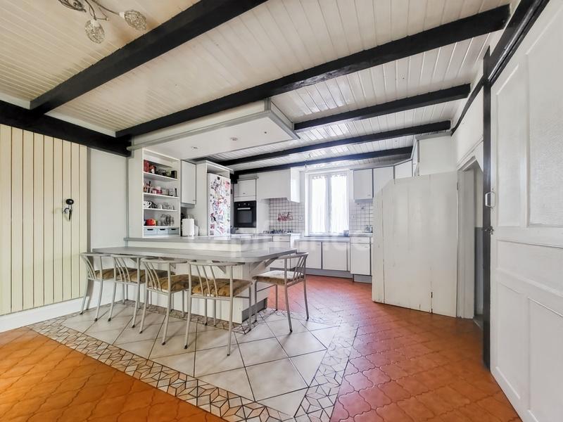 Maison - 255 m² - 9 pièces