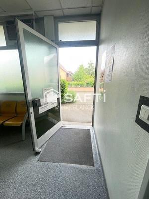 Local commercial - 92 m² - 9 pièces