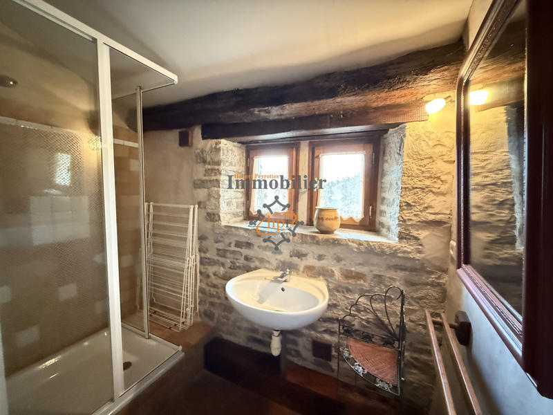 Maison - 220 m² - 8 pièces