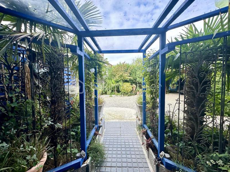 Maison - 340 m² - 8 pièces