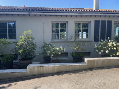 Maison - 330 m² - 13 pièces