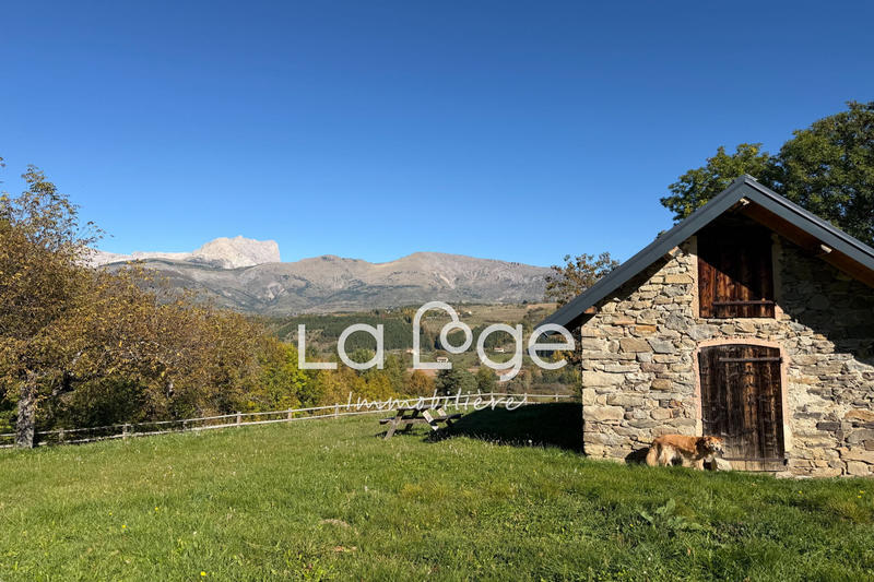 Maison - 6 360 m² - 10 pièces