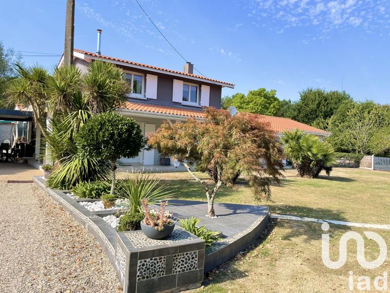 Maison - 180 m² - 7 pièces