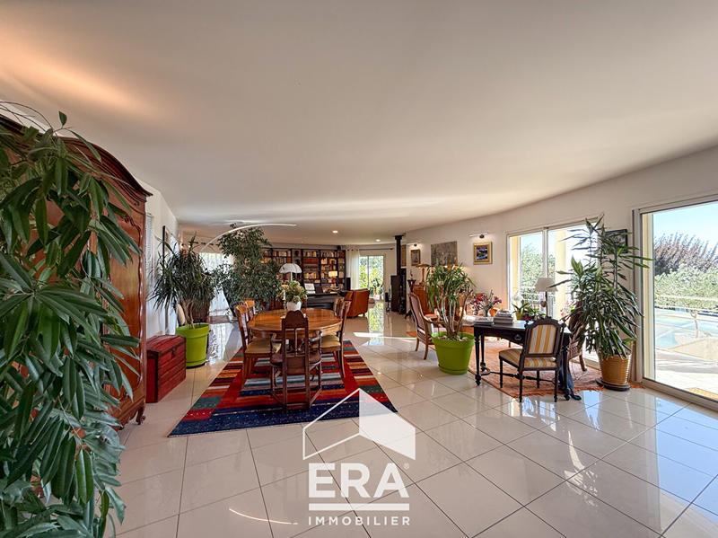 Maison - 325 m² - 10 pièces