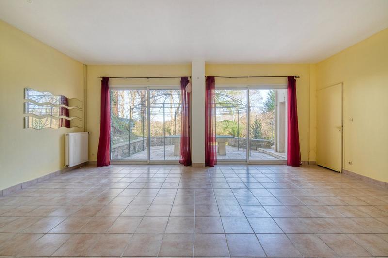 Maison - 230 m² - 7 pièces