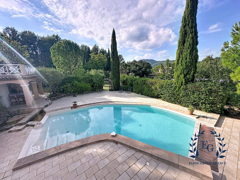 Maison - 216 m² - 7 pièces