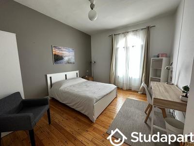 Chambre - 13 m² - 1 pièce