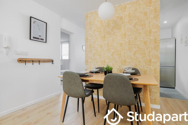 Chambre - 9 m² - 1 pièce