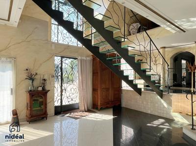 Maison - 450 m² - 10 pièces