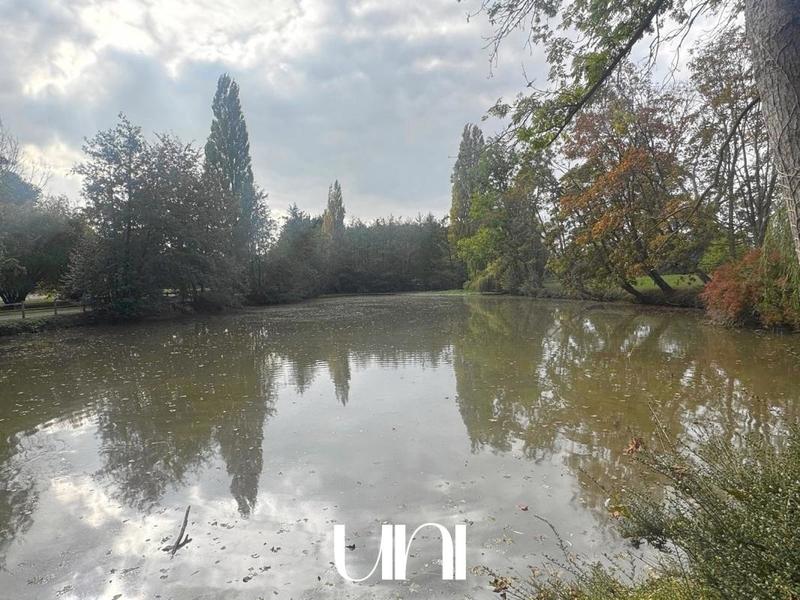 Maison - 650 m² - 22 pièces