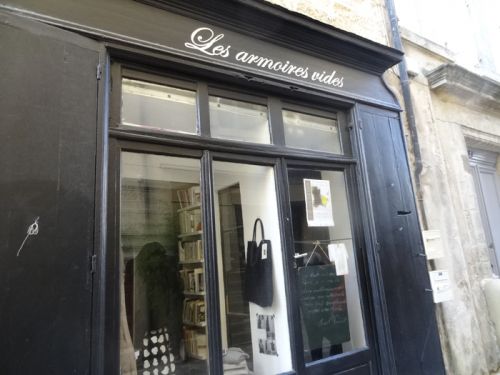 Les Armoires Vides