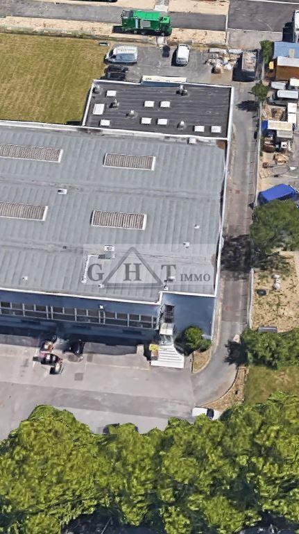 Entrepôt - 1 423 m²