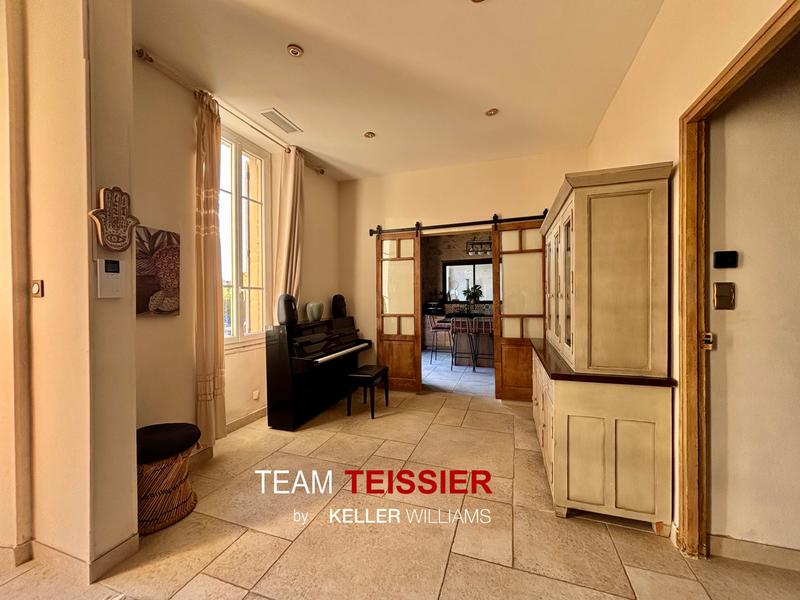 Maison - 210 m² - 8 pièces