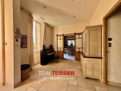 Maison - 210 m² - 8 pièces