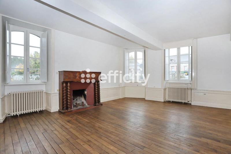 Maison - 225 m² - 8 pièces