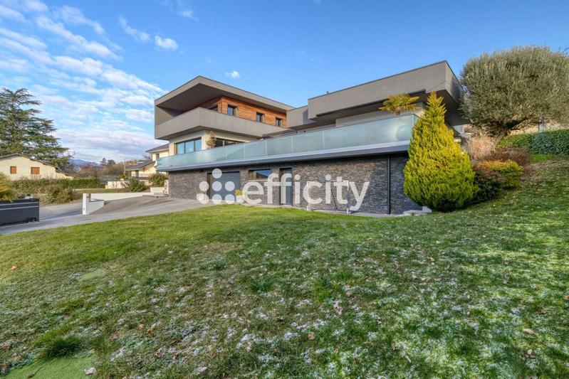 Maison d'architecte - 242 m² - 8 pièces