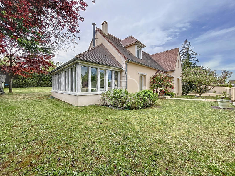 Maison - 168 m² - 8 pièces