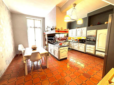 Maison - 380 m² - 13 pièces