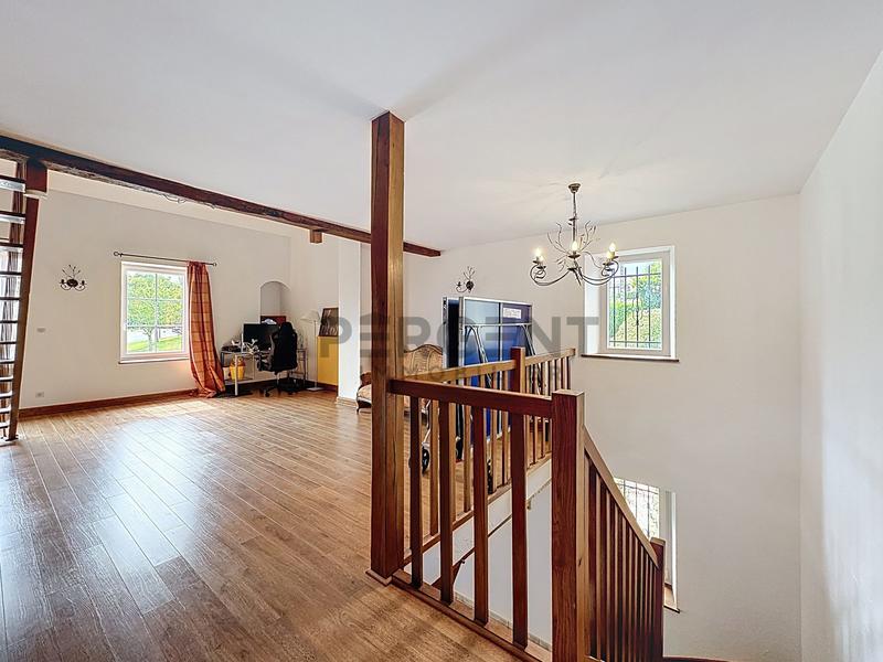 Maison - 352 m² - 8 pièces