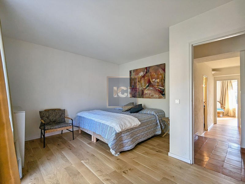 Villa - 279 m² - 8 pièces