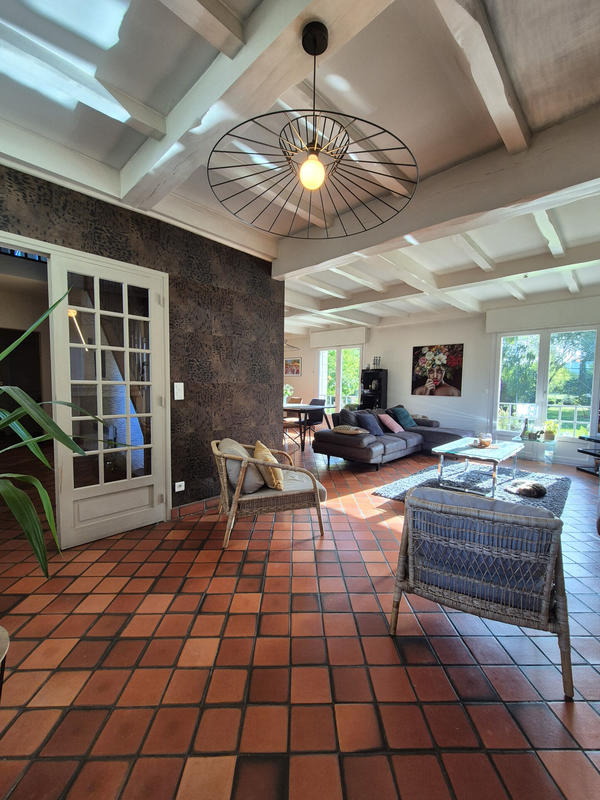 Maison - 180 m² - 8 pièces