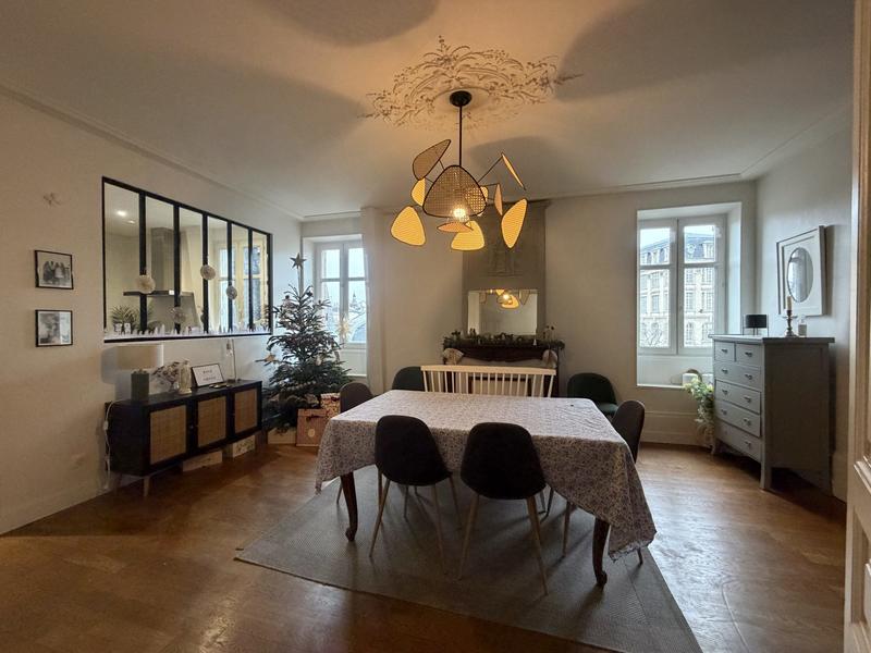 Appartement - 184 m² - 7 pièces