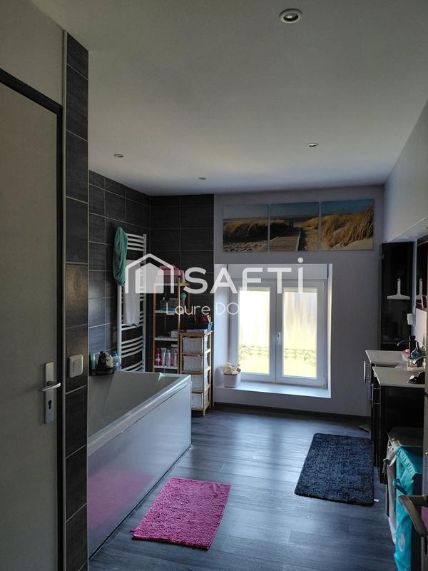 Maison - 211 m² - 6 pièces