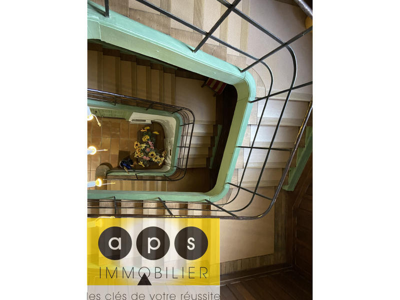 Maison - 325 m² - 16 pièces