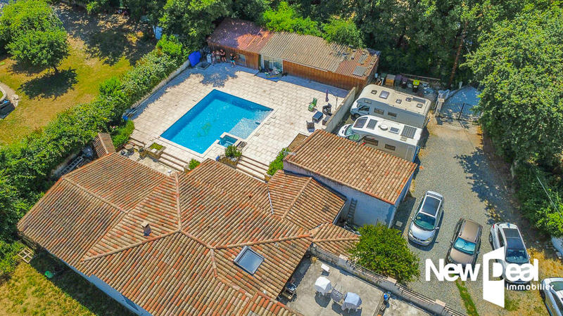 Maison - 200 m² - 7 pièces