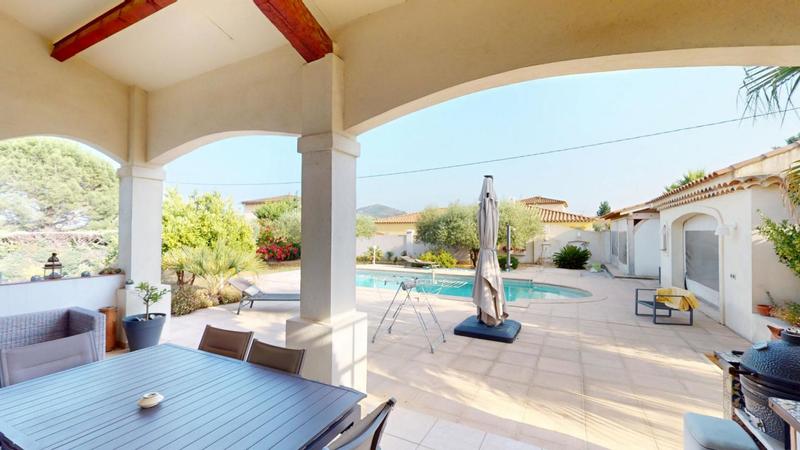 Villa - 163 m² - 6 pièces