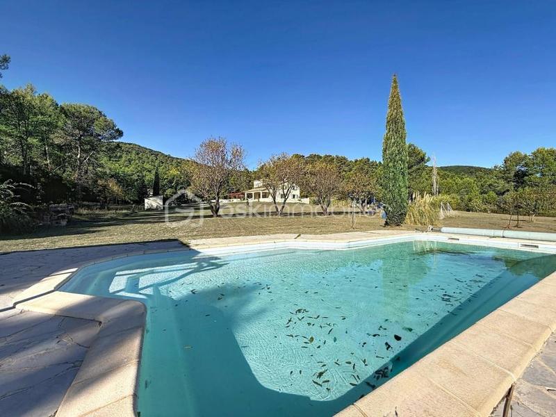 Propriété - 285 m² - 6 pièces