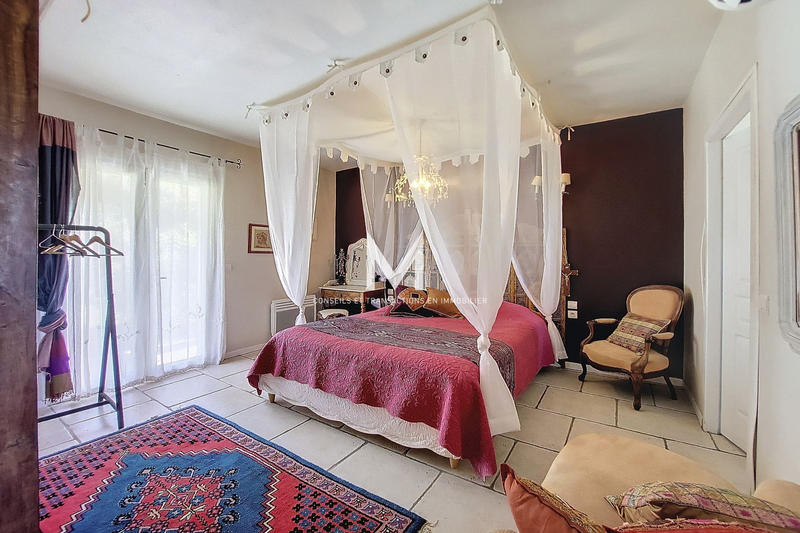 Maison - 205 m² - 7 pièces