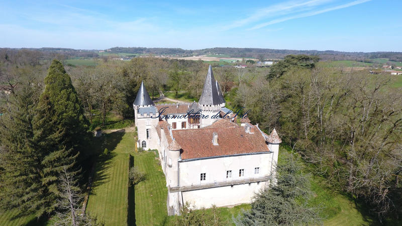 Maison - 792 m² - 14 pièces