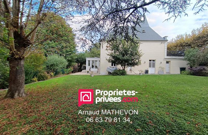 Maison - 300 m² - 12 pièces