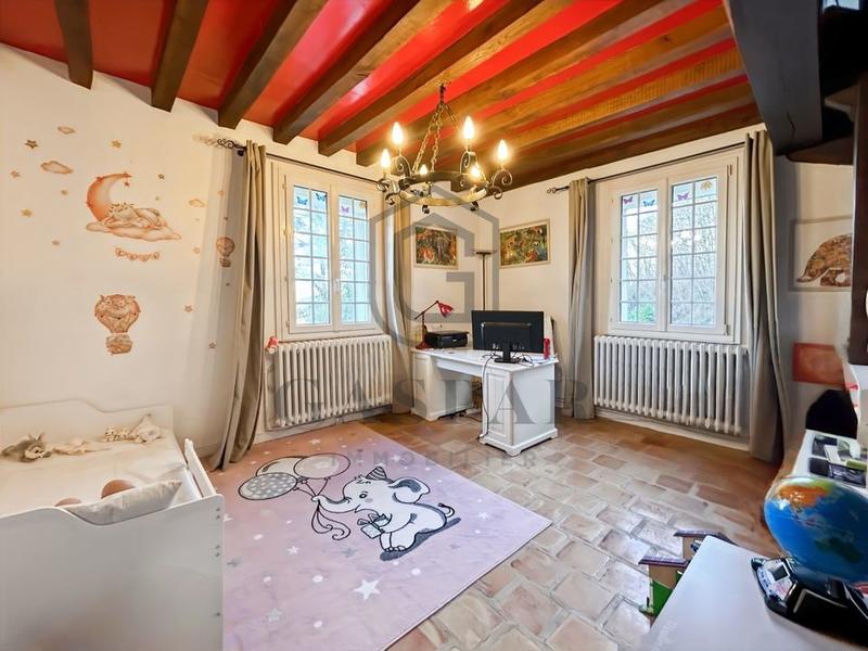 Maison - 225 m² - 8 pièces