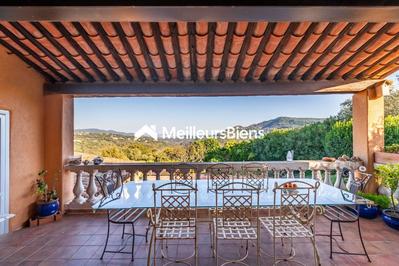 Maison - 225 m² - 12 pièces