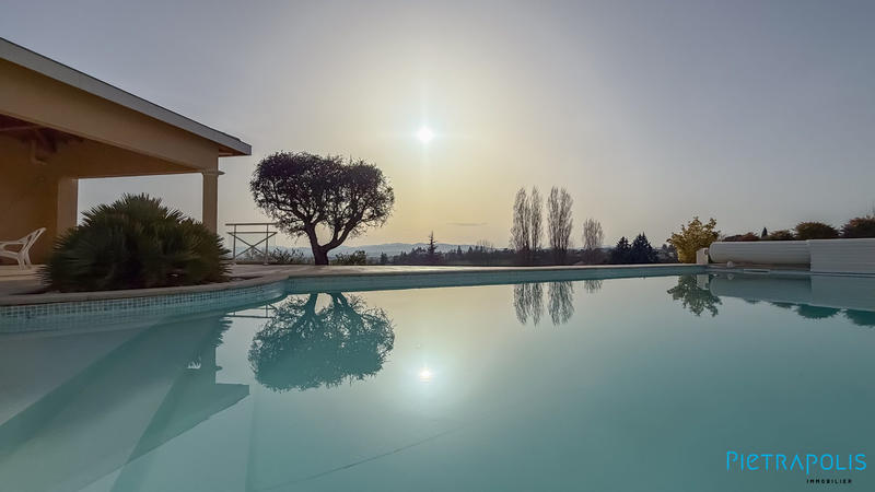 Maison contemporaine - 280 m² - 8 pièces