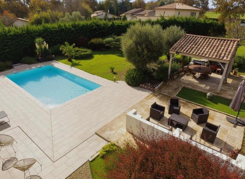 Maison - 240 m² - 7 pièces