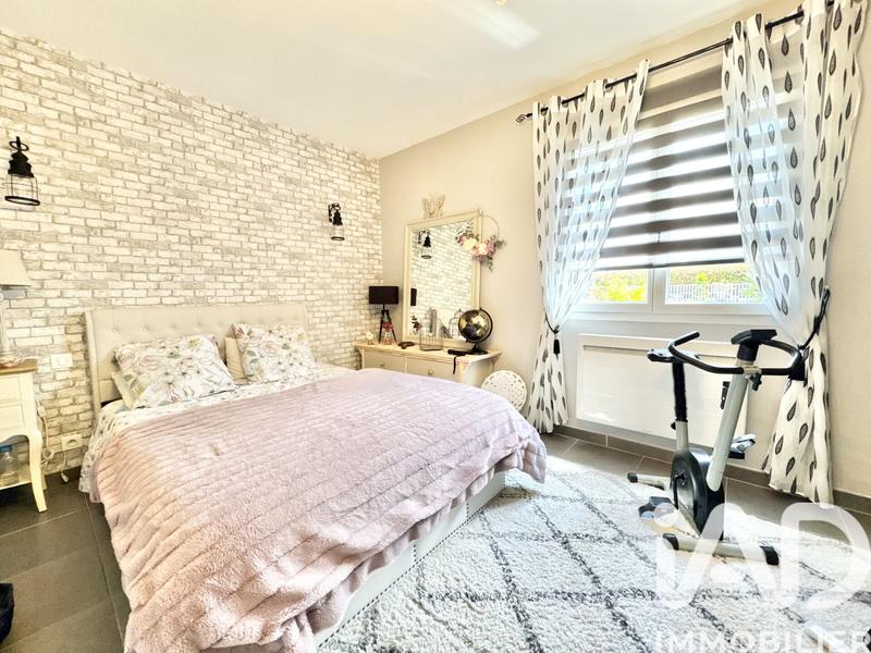 Maison - 241 m² - 8 pièces