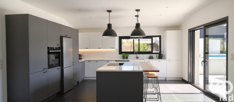 Maison - 202 m² - 5 pièces