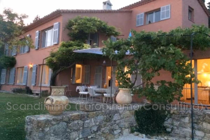 Maison - 250 m² - 9 pièces