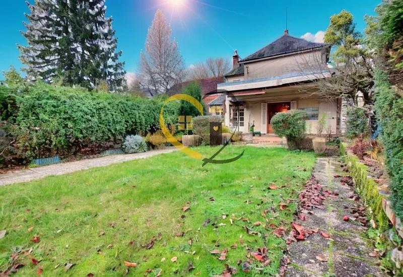 Maison - 268 m² - 11 pièces