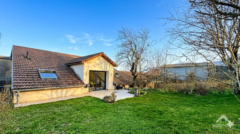 Maison - 240 m² - 8 pièces