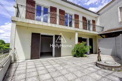 Maison - 290 m² - 8 pièces