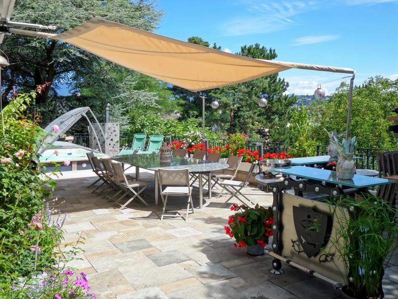 Maison - 270 m² - 10 pièces